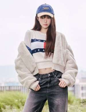 Tommy Jeans dezvăluie campania de toamnă 2026 cu Jang Wonyoung, ambasadoarea globală a brandului